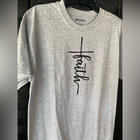 Dani Grey & Black Faith Short Sleeve Tee - Picture 3 of 5